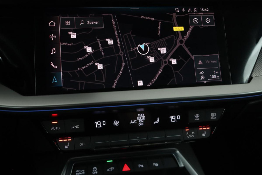 Audi A3 40 TFSIe S-Line | Panoramadak | Stoelverwarming | Adaptive Cruise | Park Assist | Navigatie | Keyless | Audi Sound