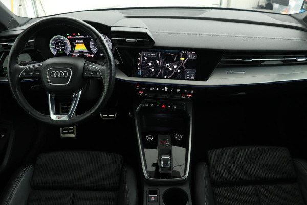 Audi A3 40 TFSIe S-Line | Panoramadak | Stoelverwarming | Adaptive Cruise | Park Assist | Navigatie | Keyless | Audi Sound