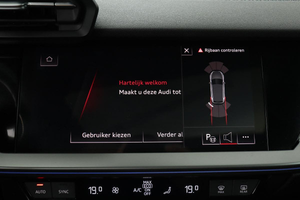 Audi A3 40 TFSIe S-Line | Panoramadak | Stoelverwarming | Adaptive Cruise | Park Assist | Navigatie | Keyless | Audi Sound