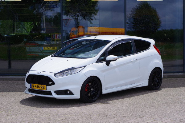 Ford Fiesta 1.6 ST2 182 PK, Navigatie, Cruise Control, Parkeersensoren, Sportstoelen, Stoelverwarming