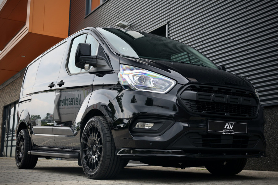 Ford Transit Custom 300 2.0 TDCI | Camera | CarPlay | Raptor Edition | Stoelverwarming | Trekhaak | 3-Zitter | Nieuwe APK | Onderhoudsbeurt