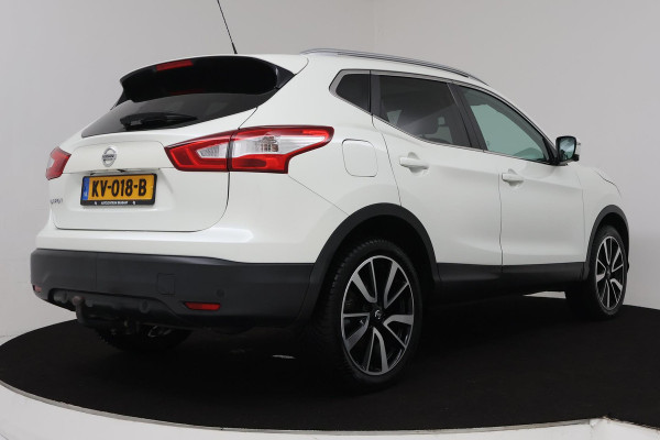 Nissan QASHQAI 1.2 Tekna (NAVIGATIE, PANORAMADAK, CAMERA, PARKEERSENSOREN, STOELVERWARMING, CRUISE, NL-AUTO, GOED ONDERHOUDEN)