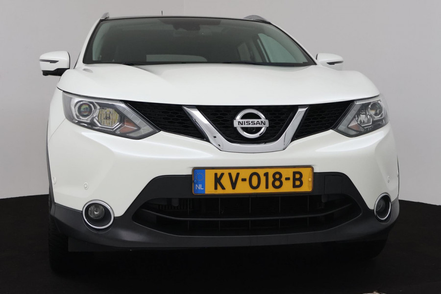 Nissan QASHQAI 1.2 Tekna (NAVIGATIE, PANORAMADAK, CAMERA, PARKEERSENSOREN, STOELVERWARMING, CRUISE, NL-AUTO, GOED ONDERHOUDEN)