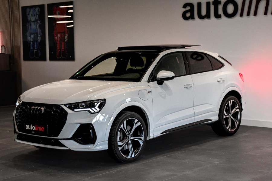 Audi Q3 Sportback 45 TFSI e S-Line. BTW, Pano, Sonos, Keyless, Camera, Dodeh, Matrix, CarPlay!