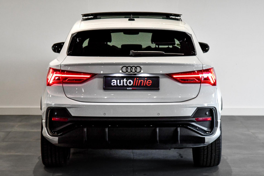 Audi Q3 Sportback 45 TFSI e S-Line. BTW, Pano, Sonos, Keyless, Camera, Dodeh, Matrix, CarPlay!