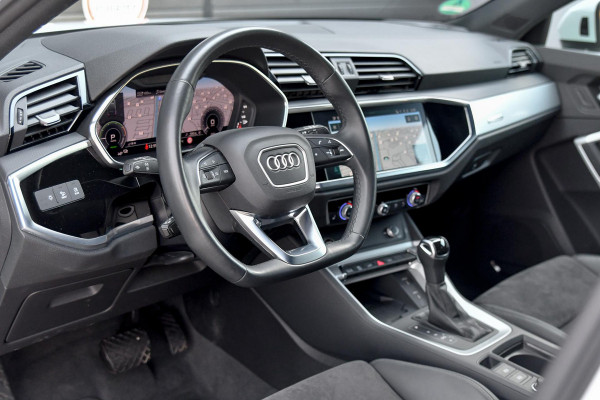 Audi Q3 Sportback 45 TFSI e S-Line. BTW, Pano, Sonos, Keyless, Camera, Dodeh, Matrix, CarPlay!