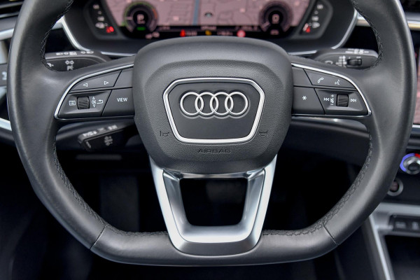 Audi Q3 Sportback 45 TFSI e S-Line. BTW, Pano, Sonos, Keyless, Camera, Dodeh, Matrix, CarPlay!