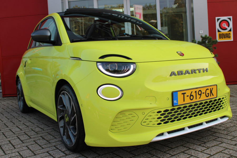 Abarth 500e CABRIO TURISMO 155PK 42 kWh | CABRIO DAK | DRAADLOZE APPLE CARPLAY/ANDROID AUTO | NAVIGATIE | ALCANTARA BEKLEDING | 18" LICHTMETALEN VELGEN | STOEL VERWAMING | SPORT PAKKET | ACHTERUITRIJ CAMERA | FULL LED KOPLAMPEN | DODEHOEK BEWAKING | KEYLESS ENTRY/START | 3-FASE | CRUISE CONTROL | DRAADLOZE TELEFOONLADER | DAB+ RADIO |