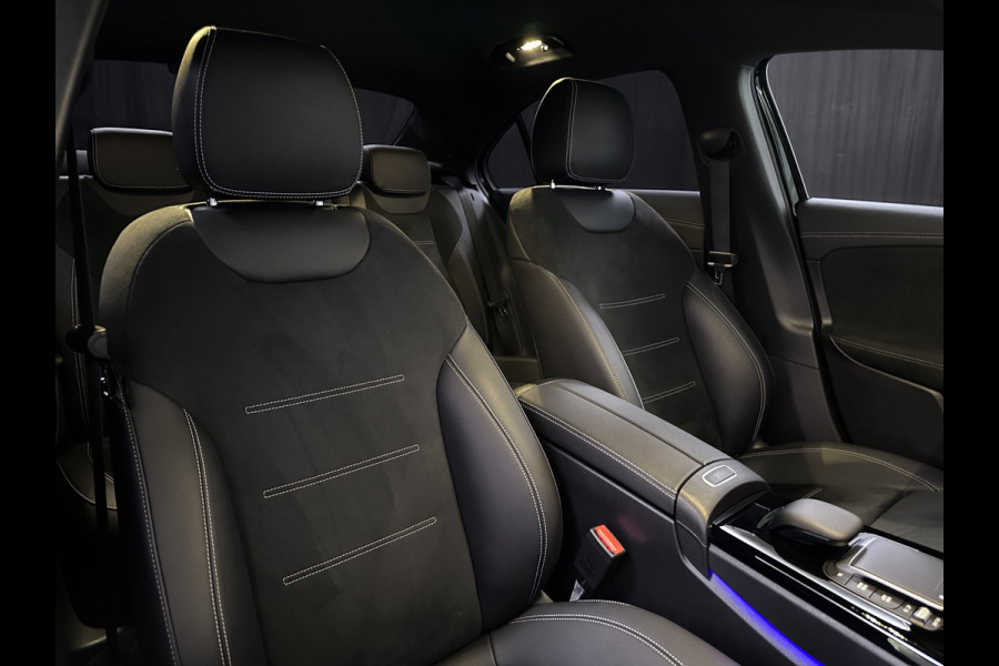 Mercedes-Benz A-Klasse 250 e AMG Night Edition Plug in Hybrid 218pk PHEV | Alcantara Sportstoelen | MBUX Widescreen | Sfeerverlichting | Apple Carplay | Camera |