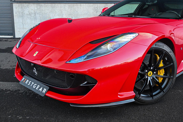 Ferrari 812 6.5 V12 Superfast HELE *Rosso Corsa / Carbon / Lift-Systeem / Daytona Racing Seats / Passenger Display*