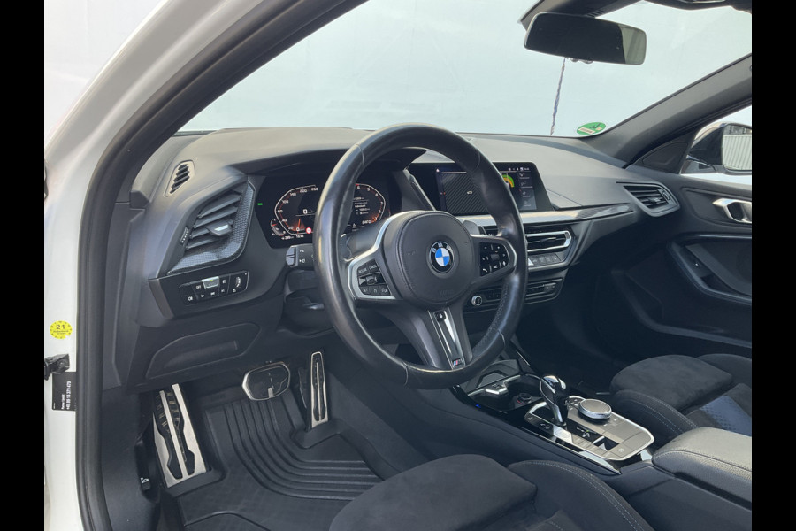 BMW 1-serie M135i 306pk xDrive M-Sport Automaat HUD Stoel-stuurverw. BOMMETJE!