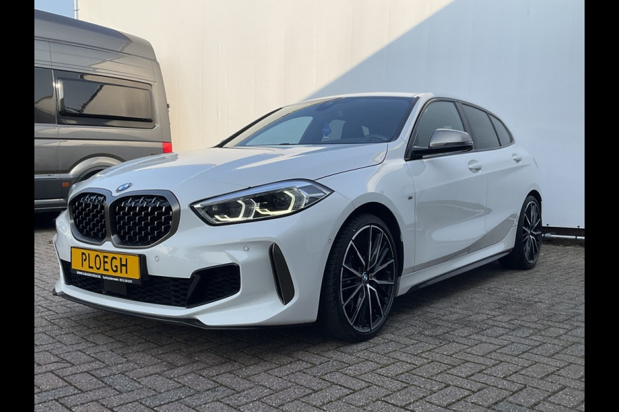 BMW 1-serie M135i 306pk xDrive M-Sport Automaat HUD Stoel-stuurverw. BOMMETJE!