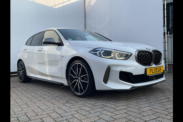 BMW 1-serie M135i 306pk xDrive M-Sport Automaat HUD Stoel-stuurverw. BOMMETJE!