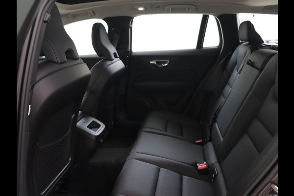 Volvo V60 B4 211PK Automaat Plus Bright / Adaptieve cruise control/ Apple CarPlay/ Parkeersensoren met camera/ Elektrische stoelen/ DAB/ Stoel en stuurwielverwarming/ Harman Kardon Audio/ Elektrische achterklep/ Draadloos oplader/ Trekhaak