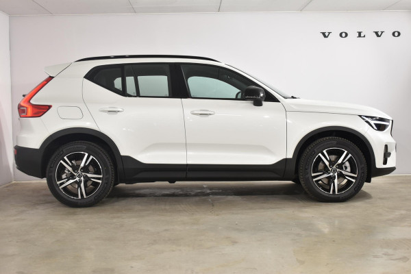 Volvo XC40 B4 211PK Automaat Plus Dark Adaptieve cruis control / Harman kardon / Elektrische stoelen / DAB+ / Volvo On-Call