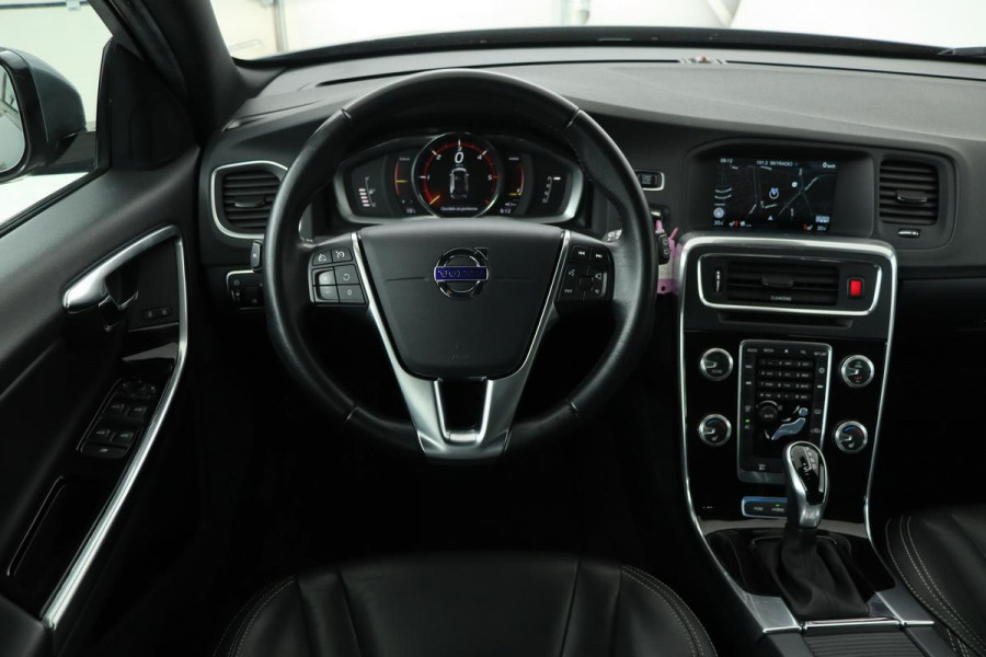 Volvo V60 2.4 D5 Twin Engine Special Edition | 2e eigenaar | Leder | Stoelverwarming | Xenon | Memory | PDC | Navigatie