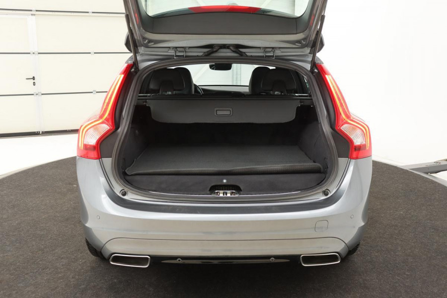 Volvo V60 2.4 D5 Twin Engine Special Edition | 2e eigenaar | Leder | Stoelverwarming | Xenon | Memory | PDC | Navigatie