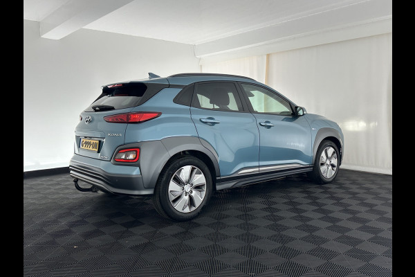 Hyundai Kona EV Premium 64 kWh (INCL-BTW) *VOLLEDER | HEAD-UP | FULL-LED | NAVI-FULLMAP | DAB | ADAPTIVE-CRUISE | KRELL-AUDIO | KEYLESS | CAMERA | BLIND-SPOT | LANE-ASSIST | VIRTUAL-COCKPIT | TOWBAR | COMFORT-SEATS | 17"AL