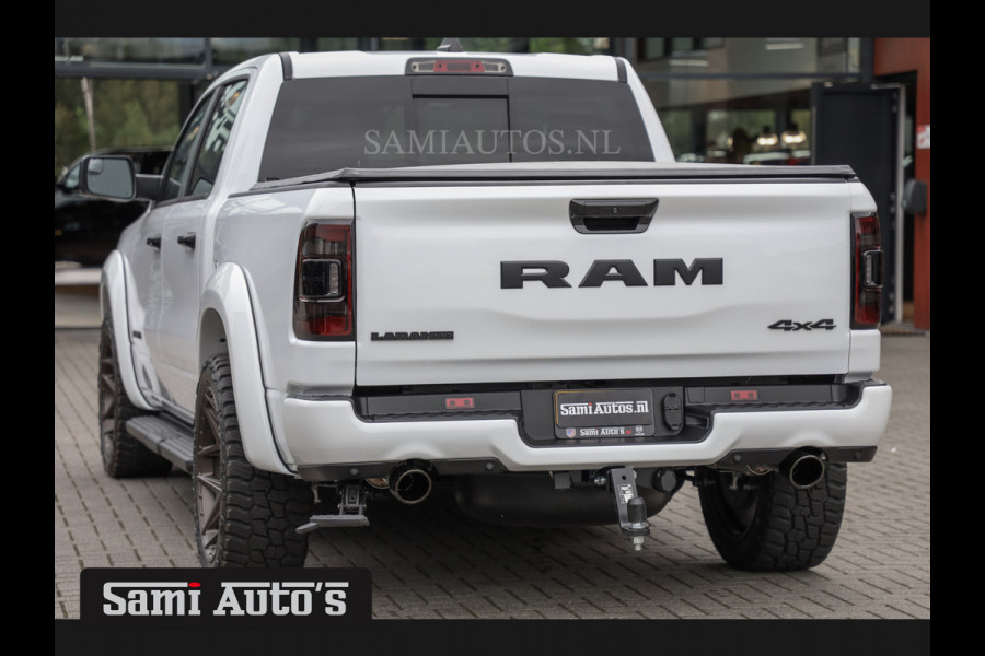 Dodge Ram 1500 HULK | ALL-IN PRIJS ZO ALS AFGEBEELD | 5.7 V8 HEMI 4x4 | LARAMIE NIGHT EDITION | PRIJS MET LPG EN GARANTIE EN DIKKE WIELEN EN WIDEBODY | DUBBELE CABINE | 5 PERSOONS | VOORRAAD NR 2015 - 4725 | DIRECT BESCHIKBAAR |