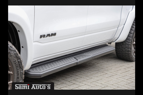 Dodge Ram 1500 HULK | ALL-IN PRIJS ZO ALS AFGEBEELD | 5.7 V8 HEMI 4x4 | LARAMIE NIGHT EDITION | PRIJS MET LPG EN GARANTIE EN DIKKE WIELEN EN WIDEBODY | DUBBELE CABINE | 5 PERSOONS | VOORRAAD NR 2015 - 4725 | DIRECT BESCHIKBAAR |