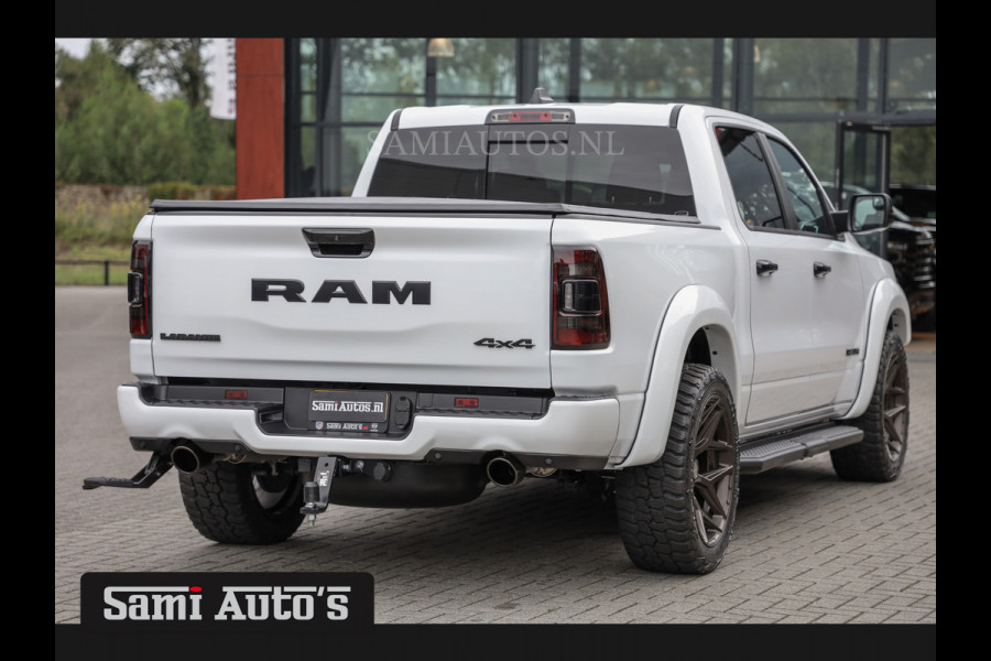 Dodge Ram 1500 HULK | ALL-IN PRIJS ZO ALS AFGEBEELD | 5.7 V8 HEMI 4x4 | LARAMIE NIGHT EDITION | PRIJS MET LPG EN GARANTIE EN DIKKE WIELEN EN WIDEBODY | DUBBELE CABINE | 5 PERSOONS | VOORRAAD NR 2015 - 4725 | DIRECT BESCHIKBAAR |