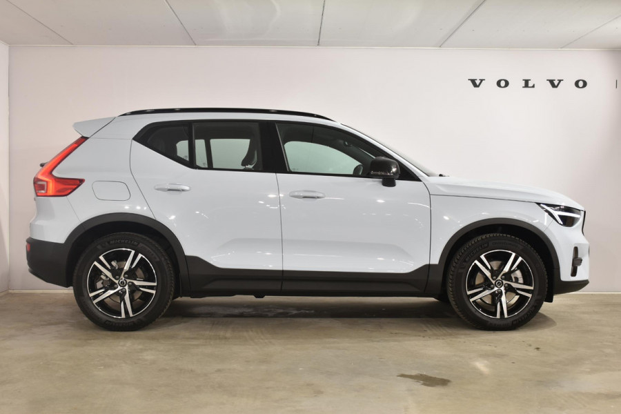 Volvo XC40 B4 211PK Automaat Plus Dark Adaptieve cruis control / Harman kardon / Elektrische stoelen / DAB+ / Volvo On-Call