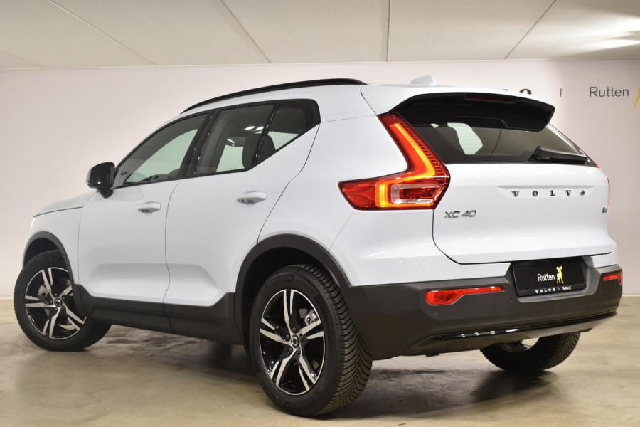 Volvo XC40 B4 211PK Automaat Plus Dark Adaptieve cruis control / Harman kardon / Elektrische stoelen / DAB+ / Volvo On-Call