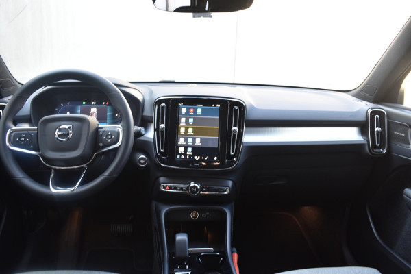 Volvo XC40 B4 211PK Automaat Plus Dark Adaptieve cruis control / Harman kardon / Elektrische stoelen / DAB+ / Volvo On-Call