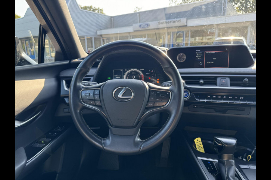 Lexus UX 250h Preference Line 183pk Automaat | Trekhaak | Adaptieve Cruise | Dodehoeksensoren | Achteruitrijcamera | LED Koplampen