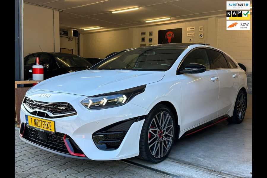 Kia ProCeed 1.6 T-GDi GT / PANO / CARPLAY / JBL / PARELMOER / KEYLESS / CAMERA / MEMORY / VOORRUIT VERWARMING