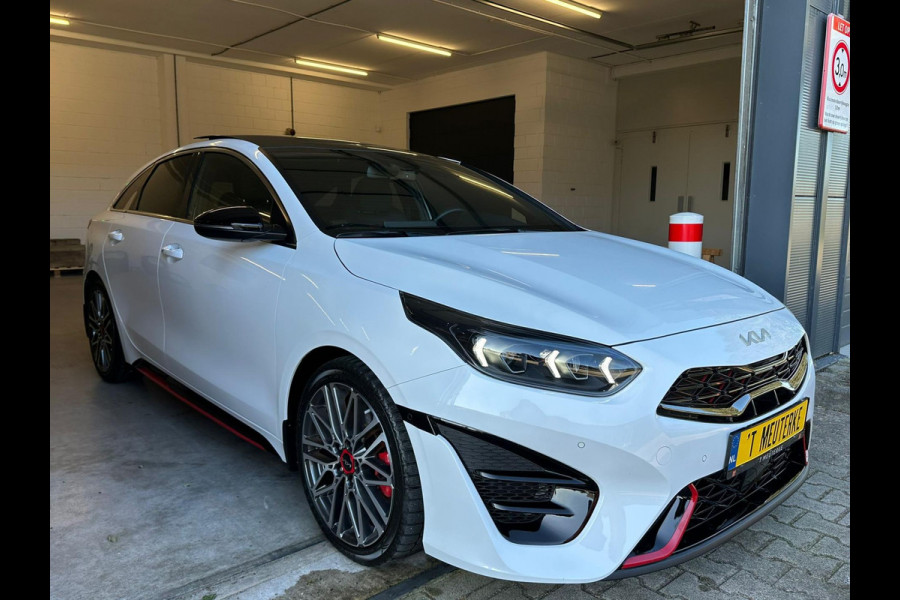 Kia ProCeed 1.6 T-GDi GT / PANO / CARPLAY / JBL / PARELMOER / KEYLESS / CAMERA / MEMORY / VOORRUIT VERWARMING