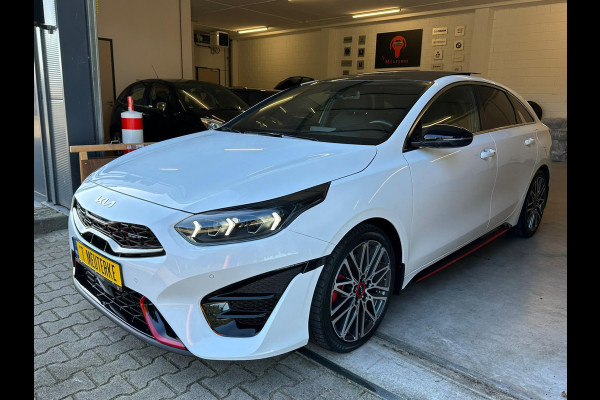 Kia ProCeed 1.6 T-GDi GT / PANO / CARPLAY / JBL / PARELMOER / KEYLESS / CAMERA / MEMORY / VOORRUIT VERWARMING