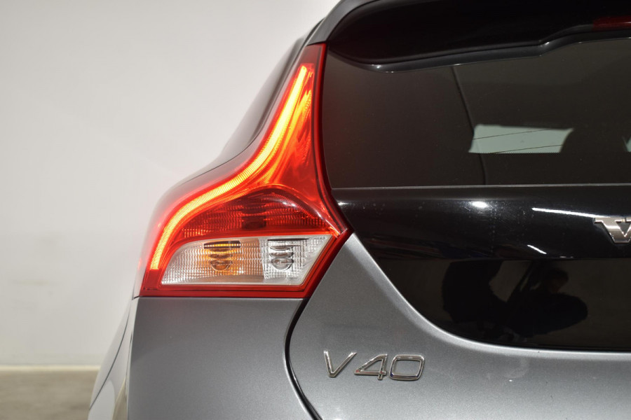 Volvo V40 T3 152PK Automaat Polar+ Sport / Panoramadak / Leder / Elektrische bestuurderstoel / Camera Achter /