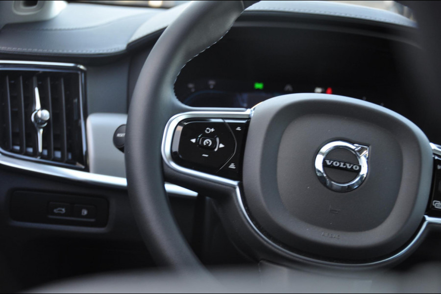 Volvo V90 T6 350PK Automaat Recharge AWD Plus Bright / Adpatieve cruise control/ BLIS/ Elektrische stoelen/ Harman Kardon audio/ Stoel en stuurwielverwarming/ Parkeersensoren met camera