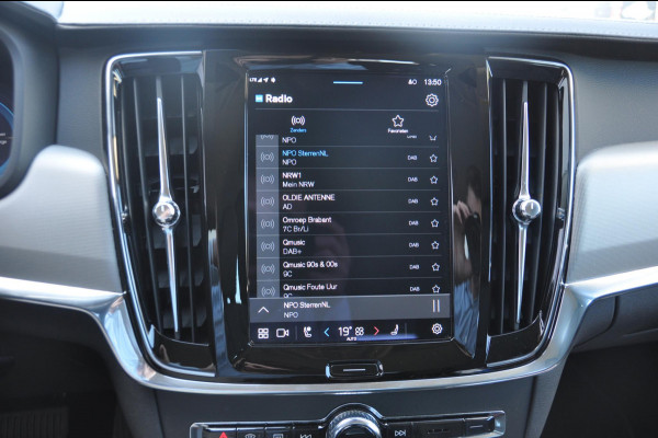 Volvo V90 T6 350PK Automaat Recharge AWD Plus Bright / Adpatieve cruise control/ BLIS/ Elektrische stoelen/ Harman Kardon audio/ Stoel en stuurwielverwarming/ Parkeersensoren met camera