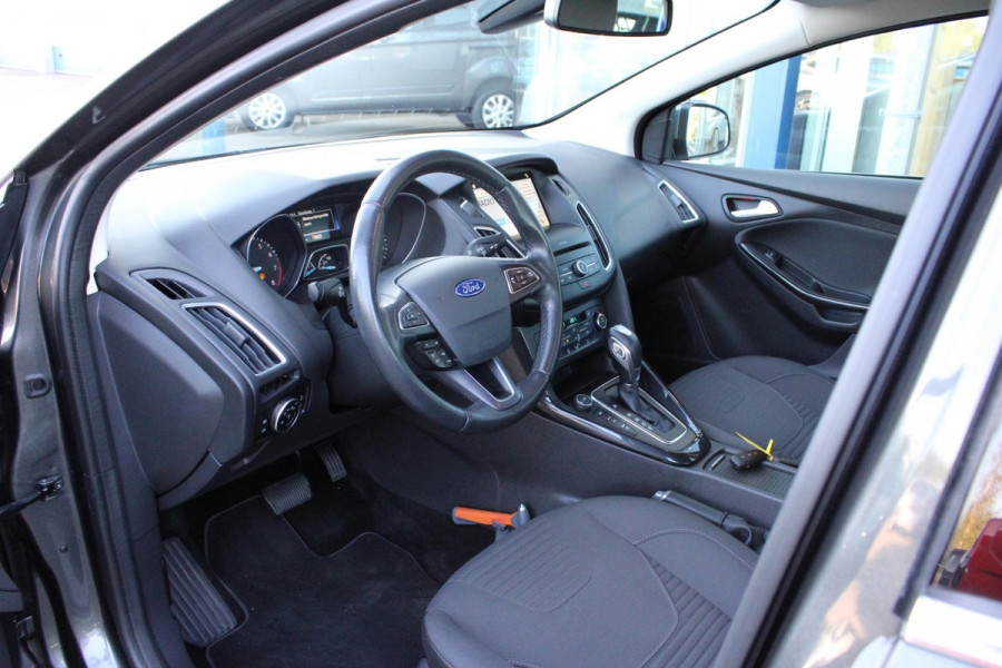 Ford Focus 1.5 Titanium | Wegklapbare Trekhaak | Climate Control | Navigatie | Lichtmetalen Velgen | Cruise Control |