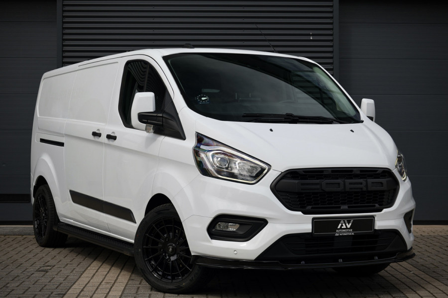 Ford Transit Custom 300 2.0 TDCI L2H1 Raptor Edition | BPM VRIJ | Camera | CarPlay | Stoelverwarming | Trekhaak | 3-Zitter | Nieuwe APK | Onderhoudsbeurt