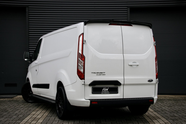 Ford Transit Custom 300 2.0 TDCI L2H1 Raptor Edition | BPM VRIJ | Camera | CarPlay | Stoelverwarming | Trekhaak | 3-Zitter | Nieuwe APK | Onderhoudsbeurt