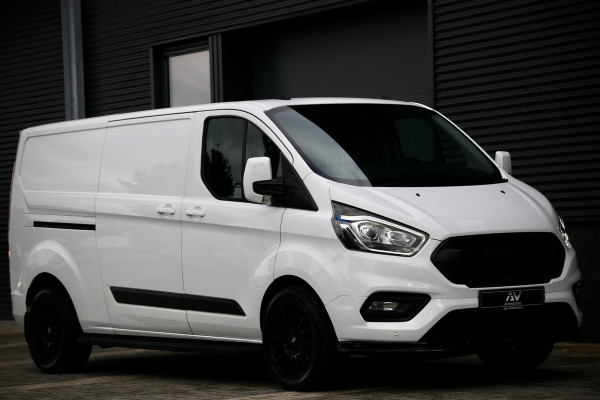 Ford Transit Custom 300 2.0 TDCI L2H1 Raptor Edition | BPM VRIJ | Camera | CarPlay | Stoelverwarming | Trekhaak | 3-Zitter | Nieuwe APK | Onderhoudsbeurt