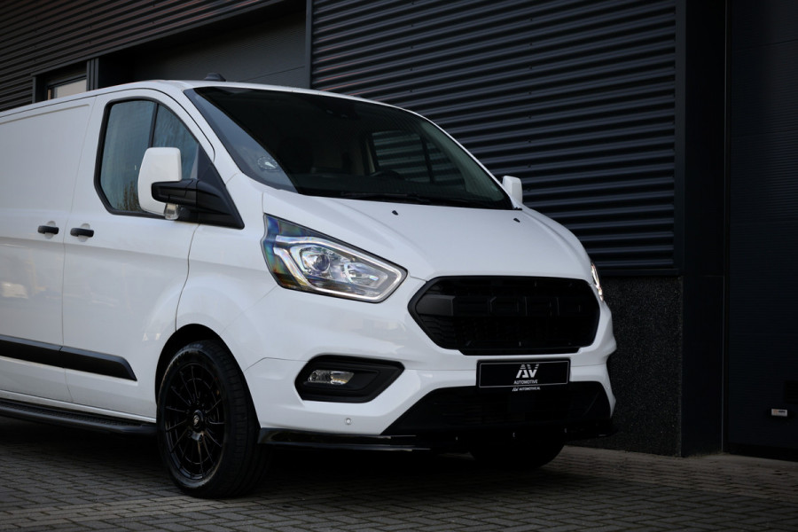 Ford Transit Custom 300 2.0 TDCI L2H1 Raptor Edition | BPM VRIJ | Camera | CarPlay | Stoelverwarming | Trekhaak | 3-Zitter | Nieuwe APK | Onderhoudsbeurt