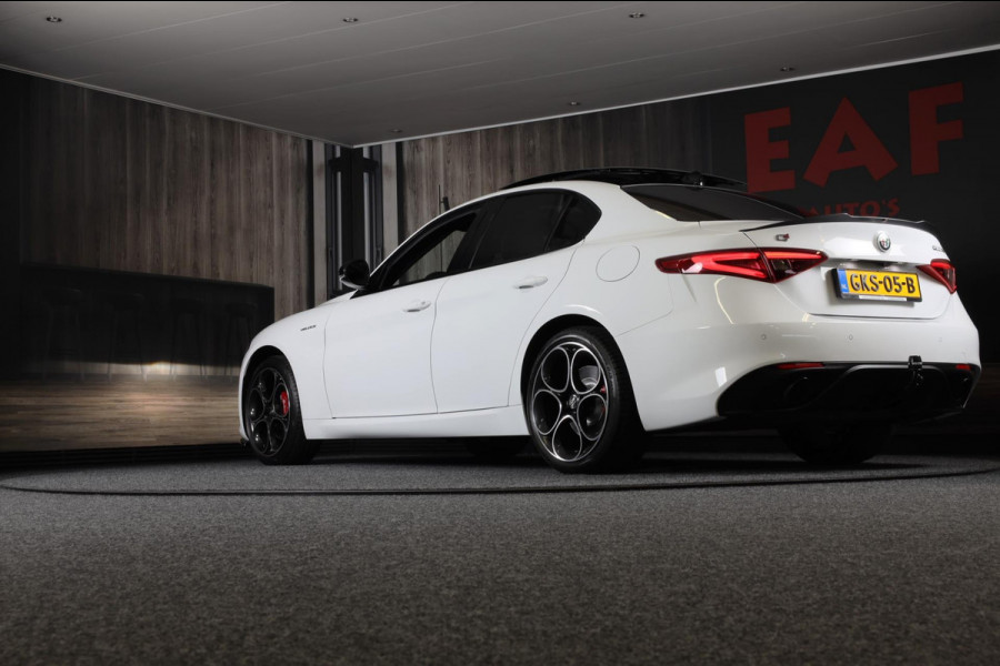 Alfa Romeo Giulia 2.0 T Veloce AWD / 280 Pk / AUT / Pano / Acc / Lane Assist / Leder / Memory / HK / Camera / Led / Pdc / 19 Inch