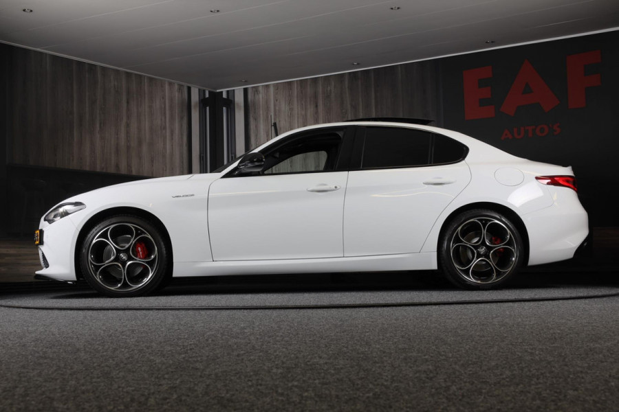 Alfa Romeo Giulia 2.0 T Veloce AWD / 280 Pk / AUT / Pano / Acc / Lane Assist / Leder / Memory / HK / Camera / Led / Pdc / 19 Inch