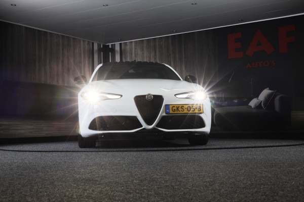 Alfa Romeo Giulia 2.0 T Veloce AWD / 280 Pk / AUT / Pano / Acc / Lane Assist / Leder / Memory / HK / Camera / Led / Pdc / 19 Inch