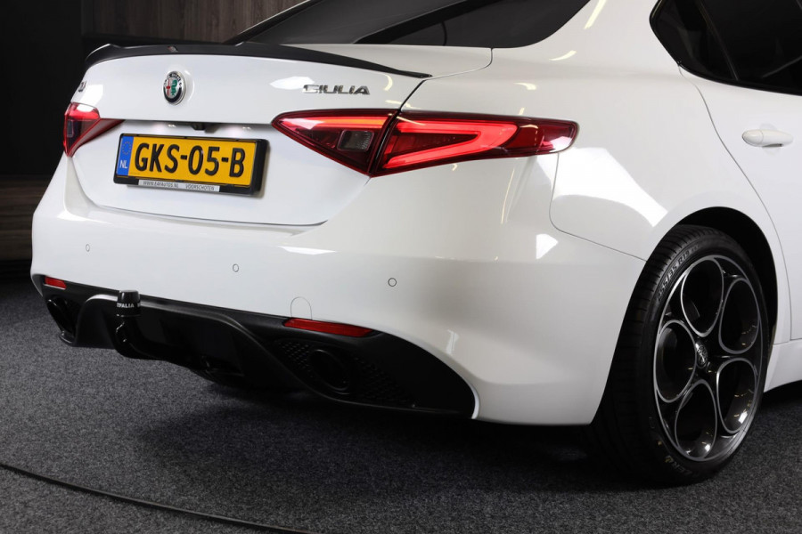 Alfa Romeo Giulia 2.0 T Veloce AWD / 280 Pk / AUT / Pano / Acc / Lane Assist / Leder / Memory / HK / Camera / Led / Pdc / 19 Inch