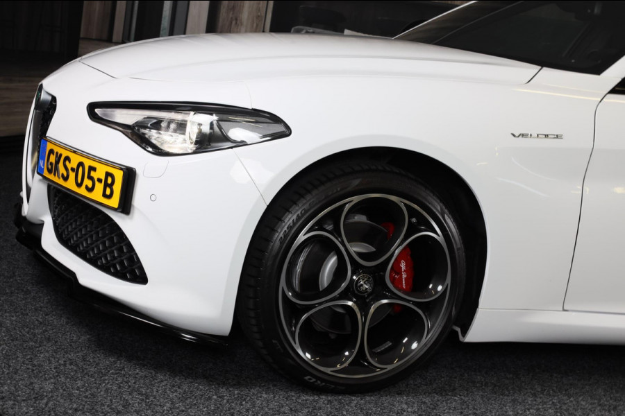 Alfa Romeo Giulia 2.0 T Veloce AWD / 280 Pk / AUT / Pano / Acc / Lane Assist / Leder / Memory / HK / Camera / Led / Pdc / 19 Inch