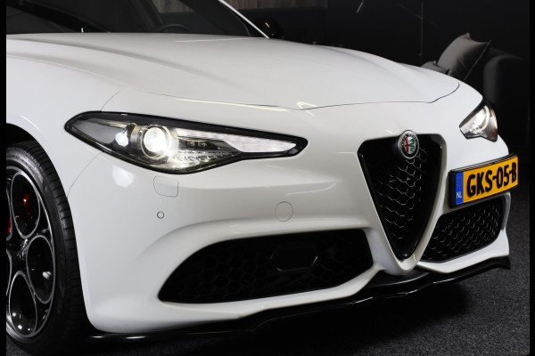 Alfa Romeo Giulia 2.0 T Veloce AWD / 280 Pk / AUT / Pano / Acc / Lane Assist / Leder / Memory / HK / Camera / Led / Pdc / 19 Inch