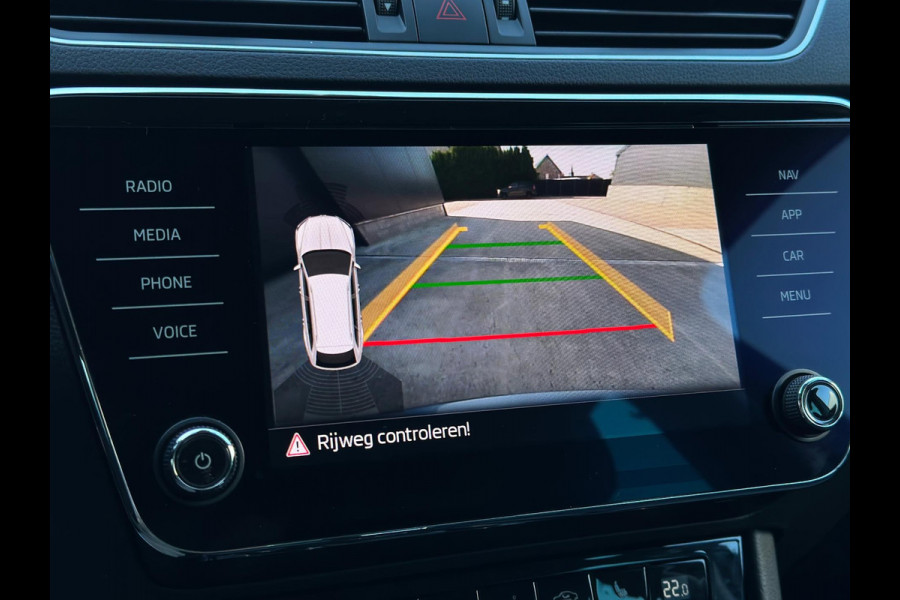 Škoda Superb Combi 2.0 TSI 4x4 CarPlay Trekhaak Camera