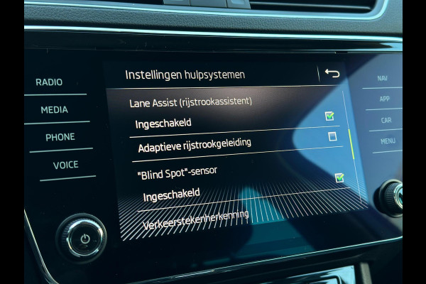 Škoda Superb Combi 2.0 TSI 4x4 CarPlay Trekhaak Camera