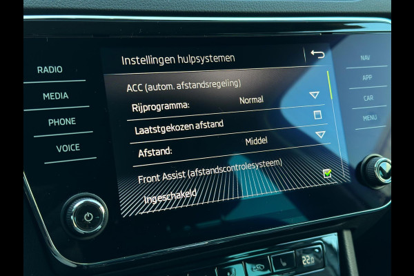 Škoda Superb Combi 2.0 TSI 4x4 CarPlay Trekhaak Camera