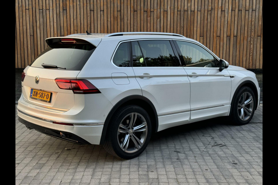 Volkswagen Tiguan 1.5 TSI Highline R-line | Panoramadak | Head-up Display | Stoelverwarming | R-stuur | LED adaptief | Grootscherm navigatie | Sid